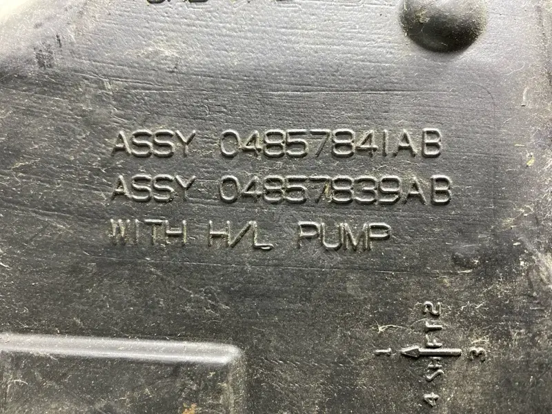 Бачок омывателя 04857841AB