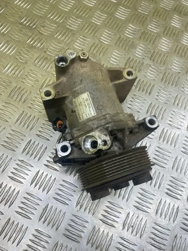 Компрессор кондиционера 92600EB70A