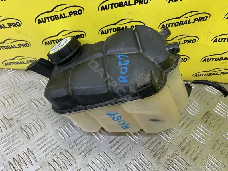 Расширительный бачок LR024296