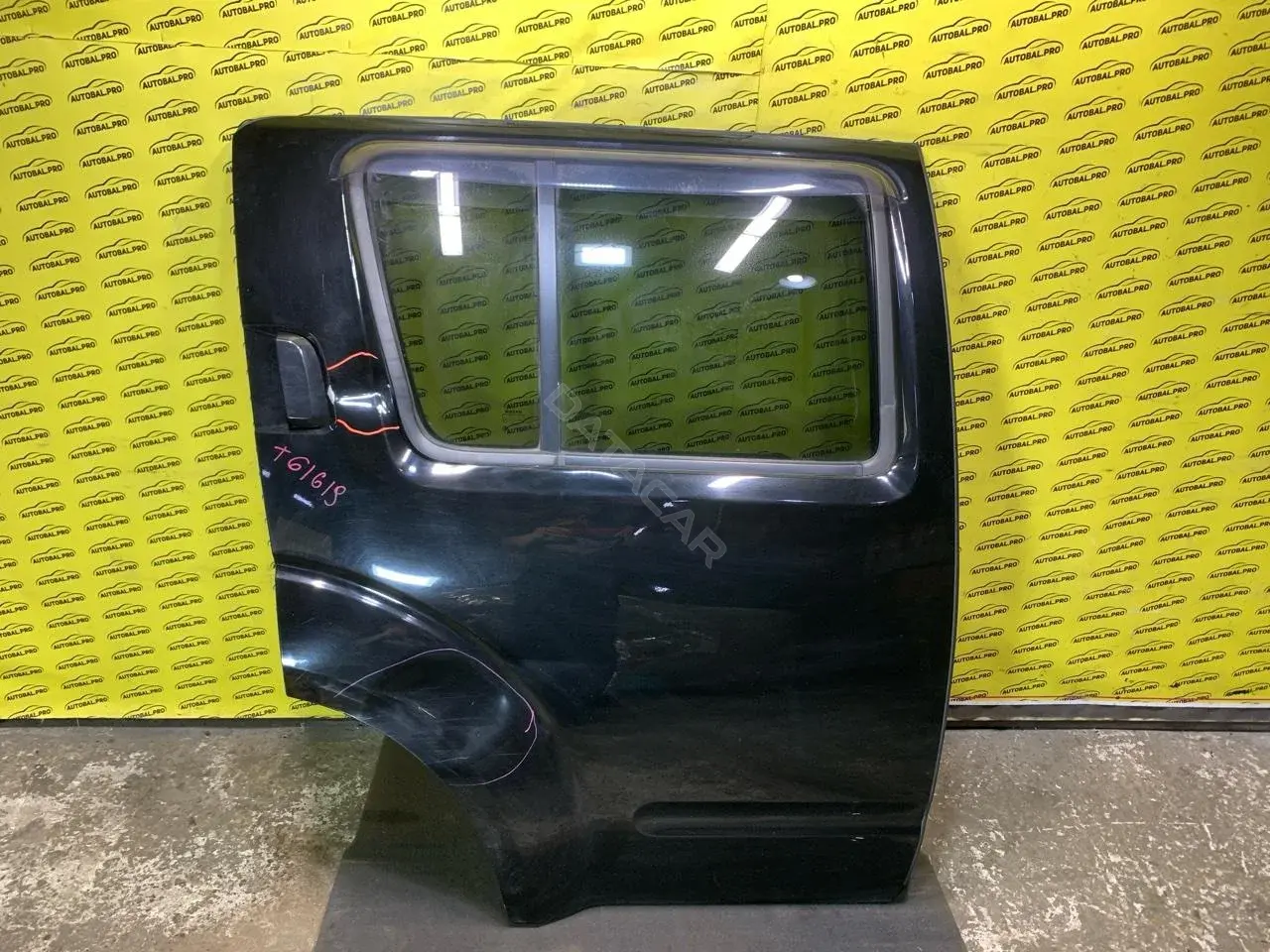Дверь 82100EB330