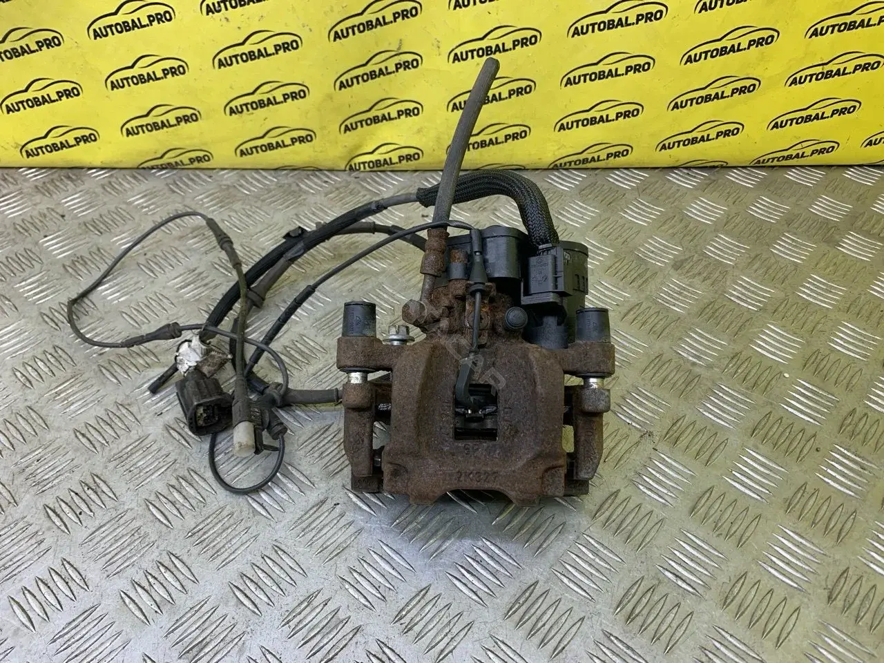 Суппорт тормозной LR027126