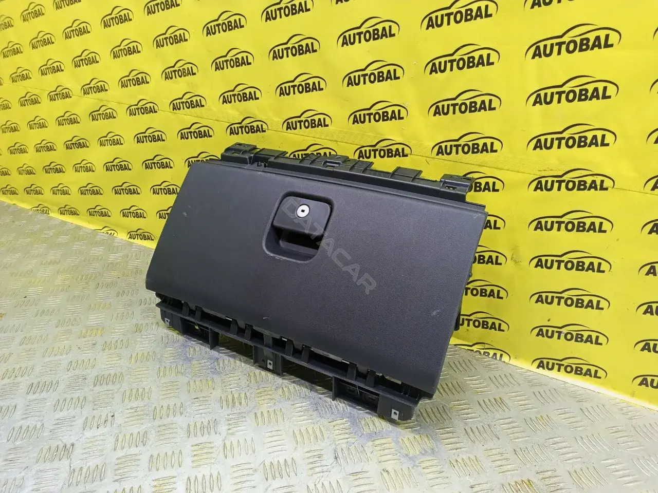 Бардачок L8B2060K63A