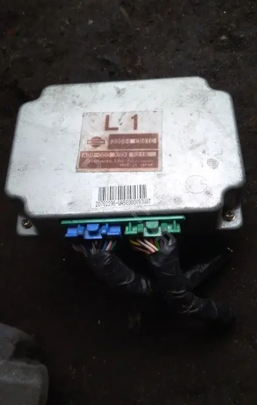 Блок управления полным приводом 33084EB41C