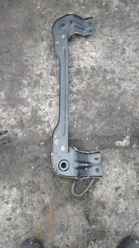 Балка под радиатор LR000929
