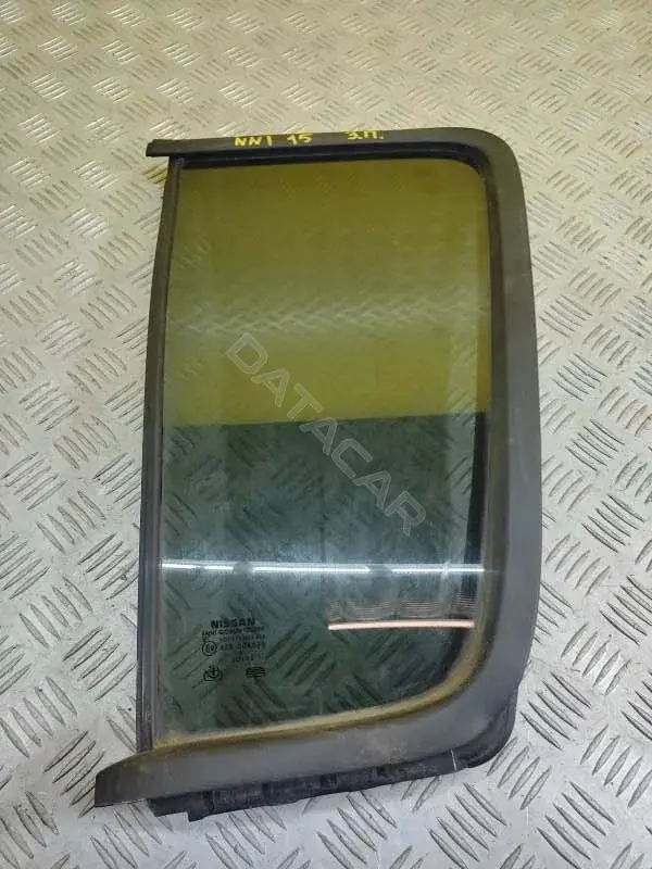 Стекло двери 82263EB33A
