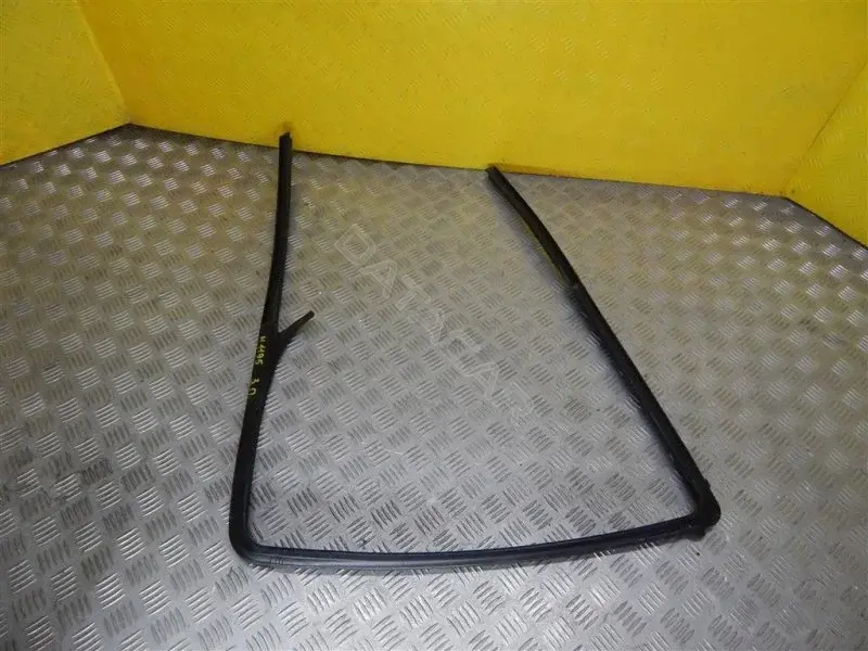 Уплотнитель двери 681520K010