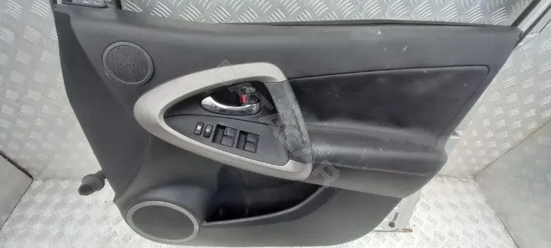 Обшивка двери 6761042760B0