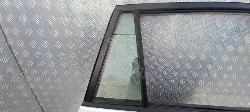 Стекло двери 6812342110
