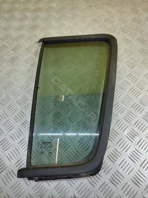 Стекло двери 82263EB33A