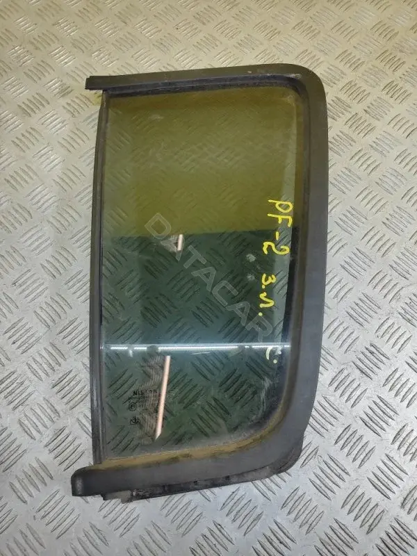 Стекло двери 82263EB33A