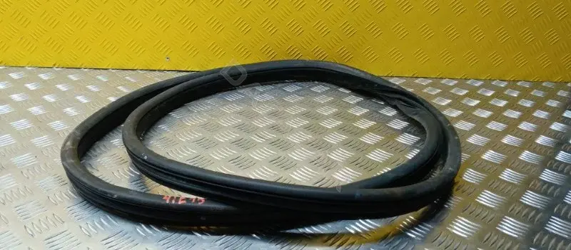 Уплотнитель двери BJ32253A13