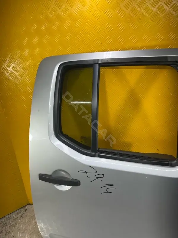 Стекло двери 82272EB300