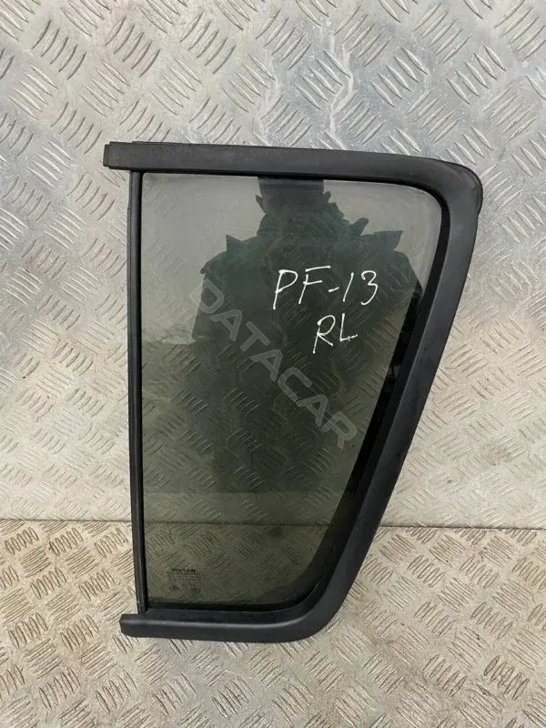 Стекло двери 82263EB33A