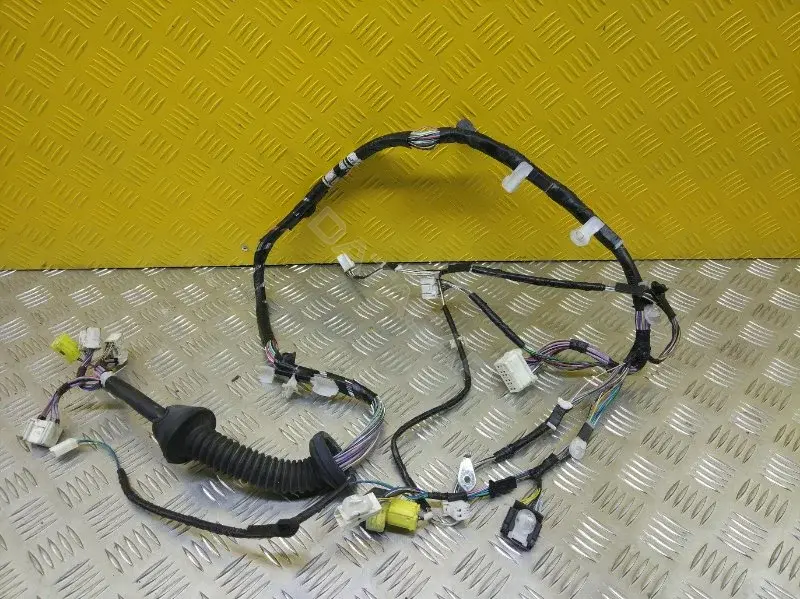 Проводка двери 82151KK520