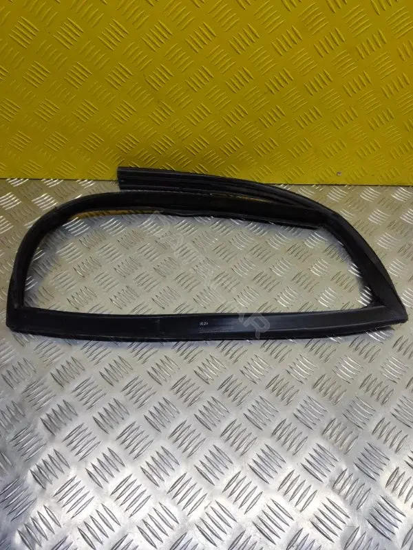 Уплотнитель двери BJ322B0A20A