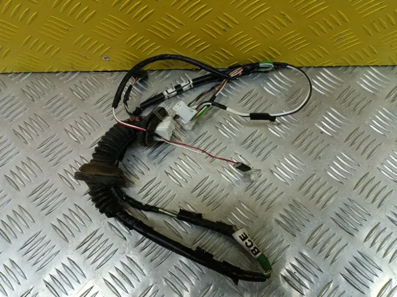 Проводка двери 82153KK160
