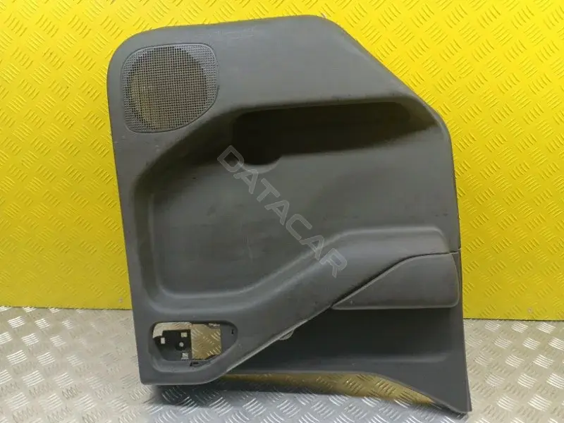 Обшивка двери 829015X61B