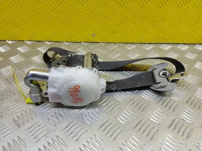 Ремень безопасности 7Q1410P