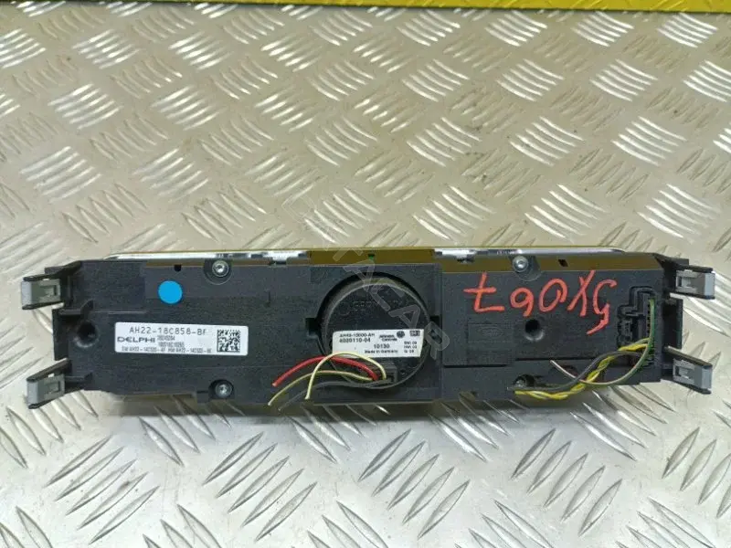 Блок управления мультимедиа AH2218C858BF