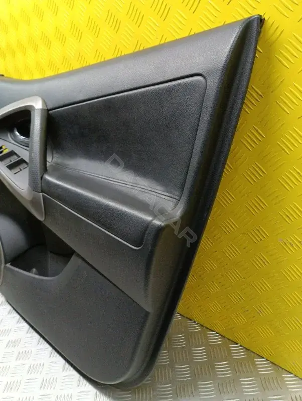 Обшивка двери 6761042760B0