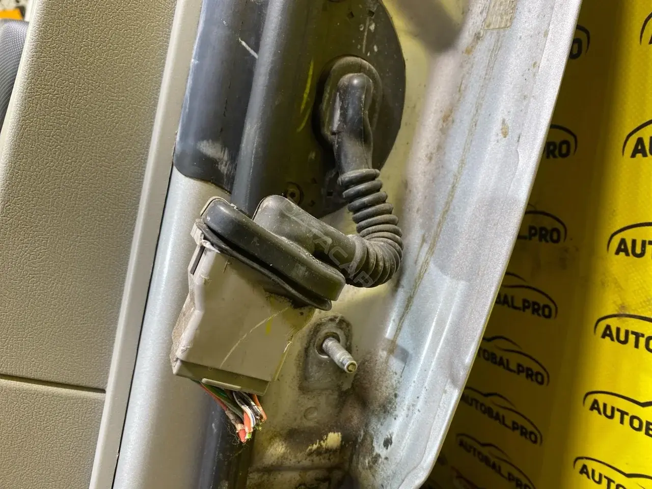 Проводка двери 04795889AC