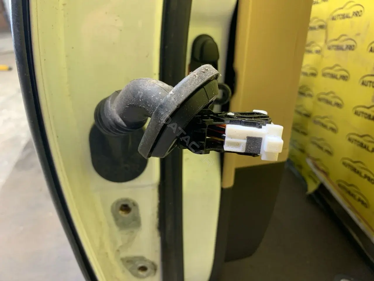 Проводка двери 91665B1070
