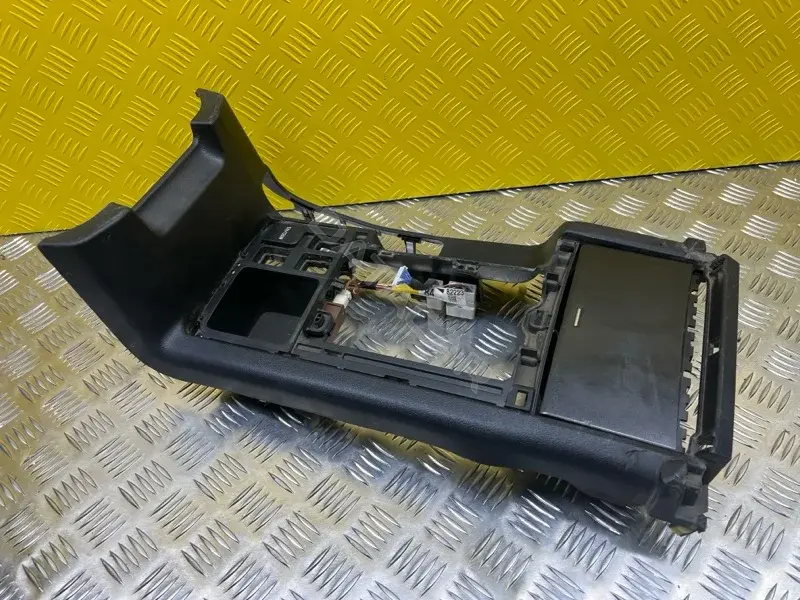 Центральная консоль 1A8A1030G