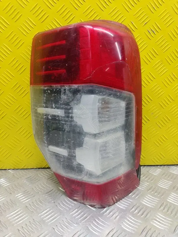 Задние фонари 8330B211