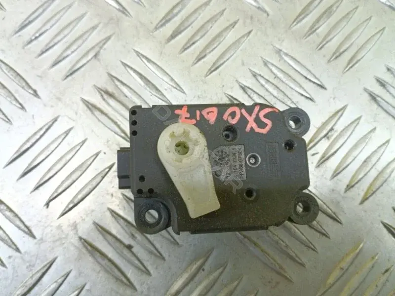 Мотор заслонки печки MF1139300681