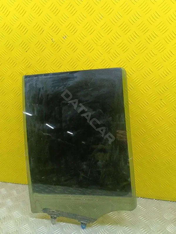 Стекло двери 82300EB320