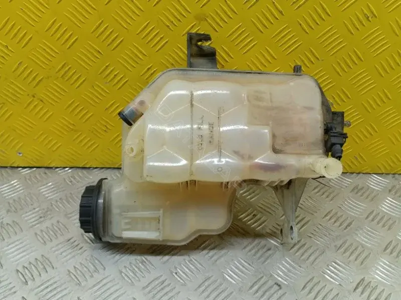 Расширительный бачок LR020367