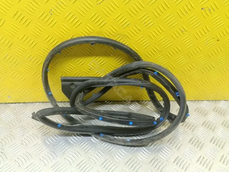 Уплотнитель двери 6207104XPS01A