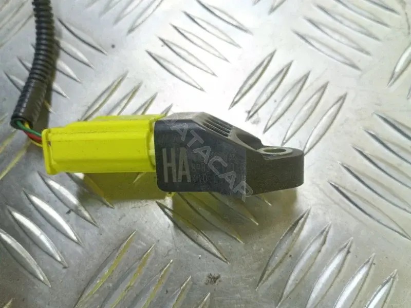 Датчик удара 8983112030