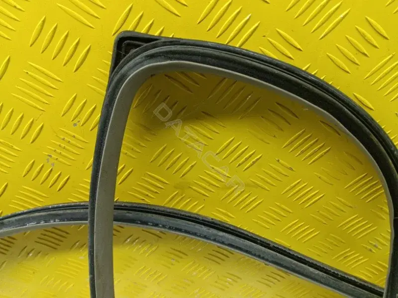 Уплотнитель двери 5705A716