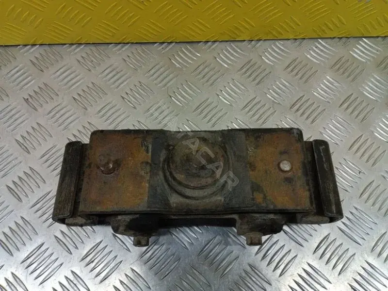 Подушка КПП MR992717