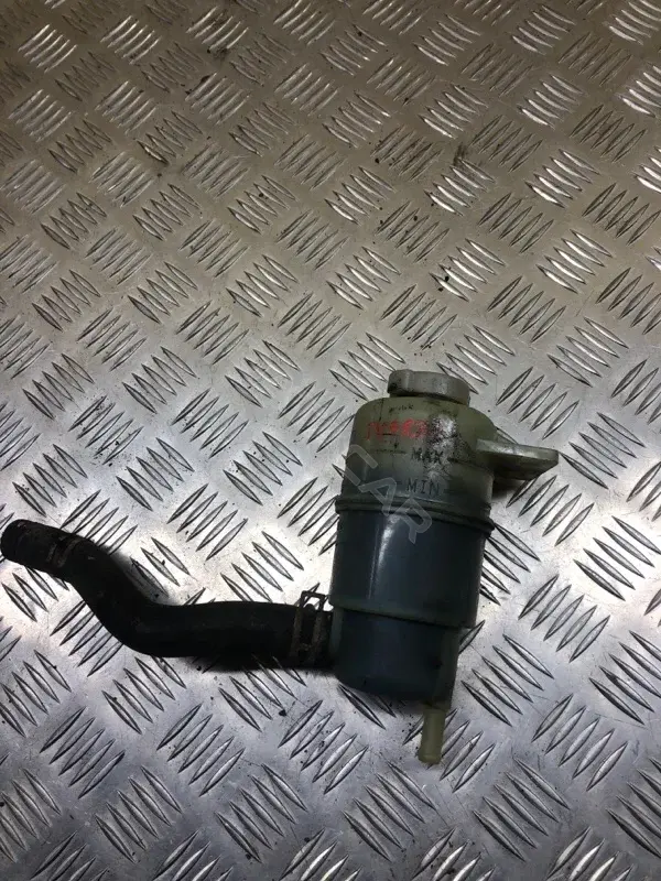 Бачок гидроусилителя MR995028