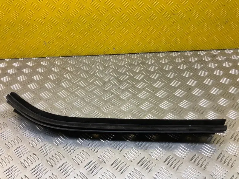 Уплотнитель двери 6202220XPS01A
