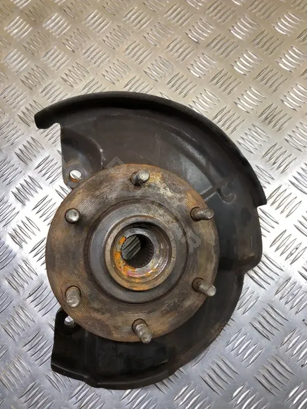 Поворотный кулак MR992377