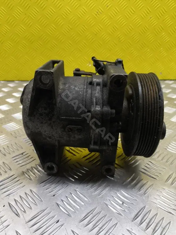 Компрессор кондиционера 92600EB70A