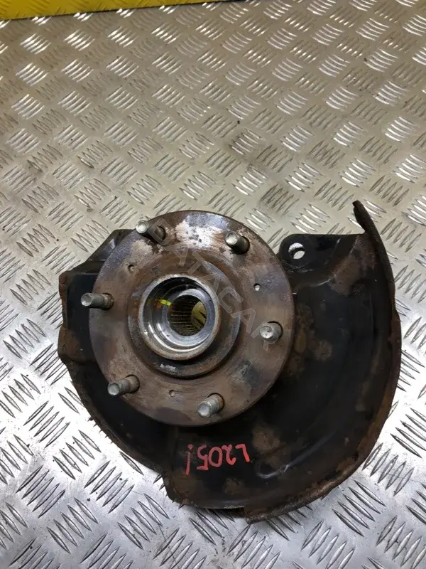 Поворотный кулак MR992378