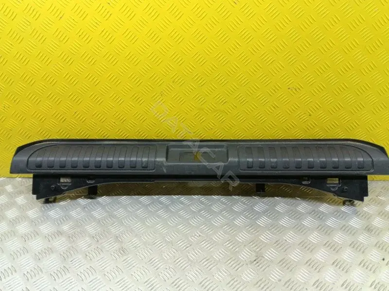 Накладка замка багажника DK62425A92AC