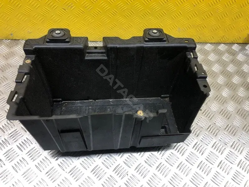Полка аккумулятора LR037533