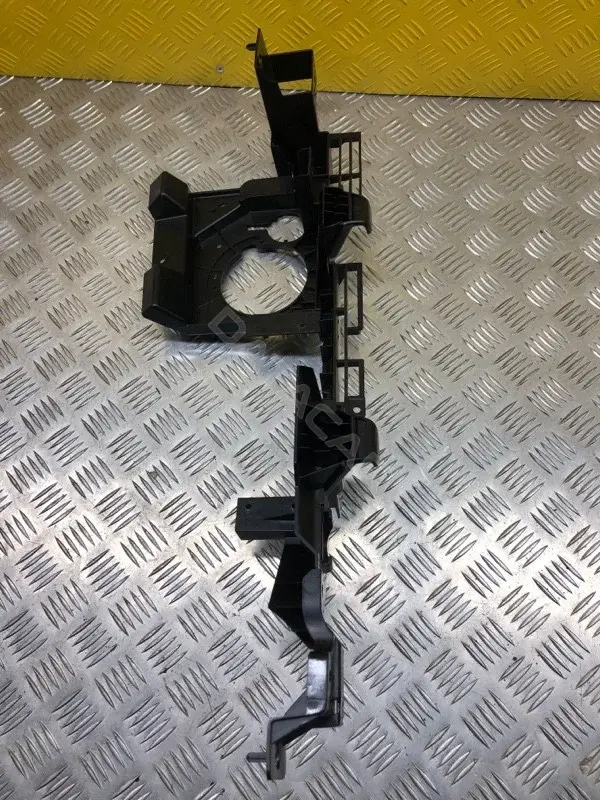 Кронштейн полки багажника DK6245530A