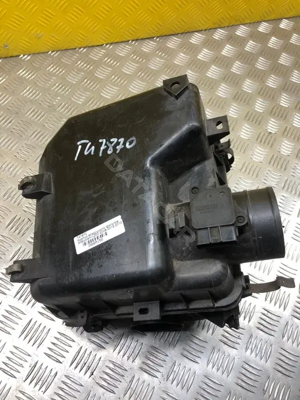 Корпус воздушного фильтра MN135613
