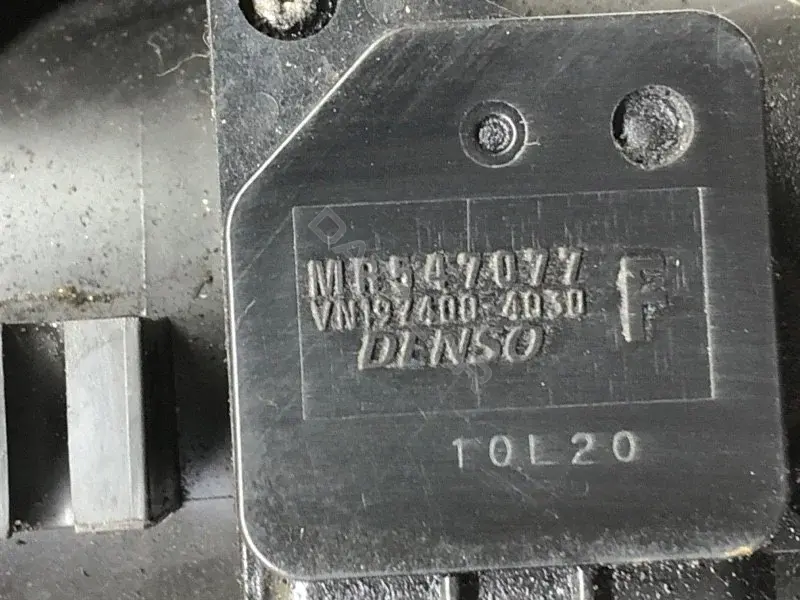 Расходомер воздуха MR547077