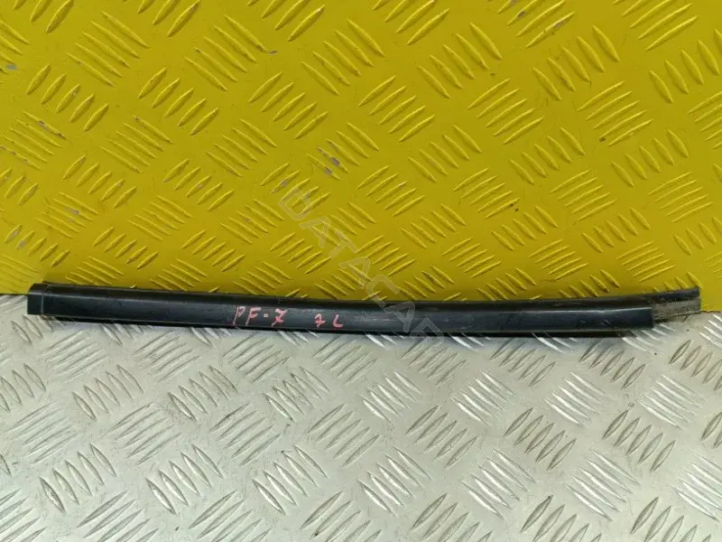 Молдинг стекла 82820EB300