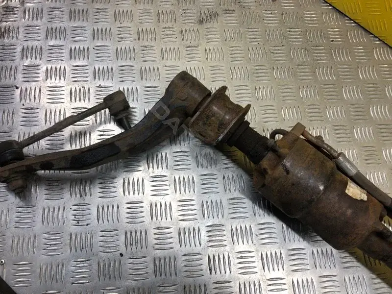 Стабилизатор подвески LR043845
