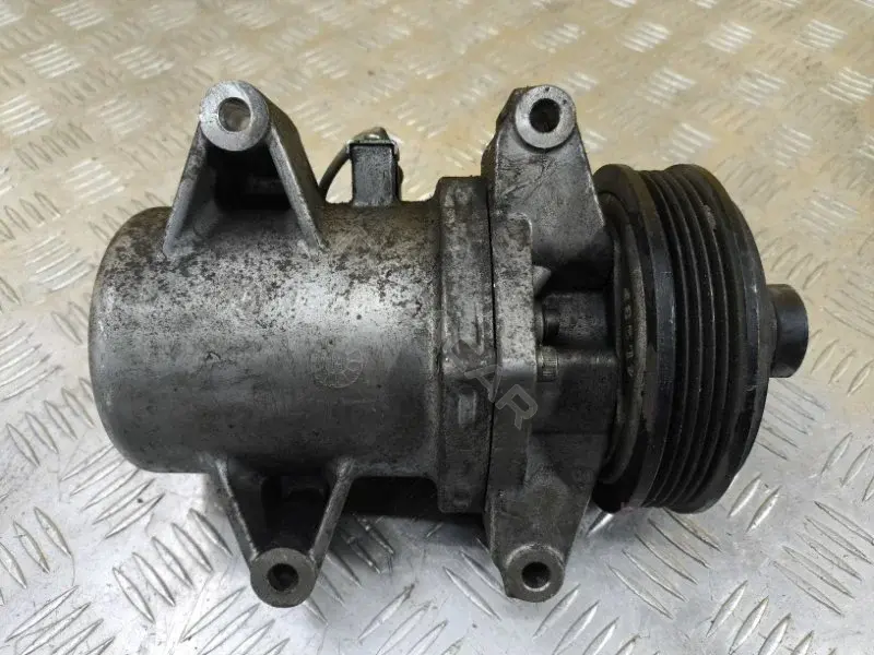 Компрессор кондиционера 92600EB400