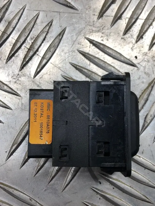 Кнопка подогрева сидений 8610A076