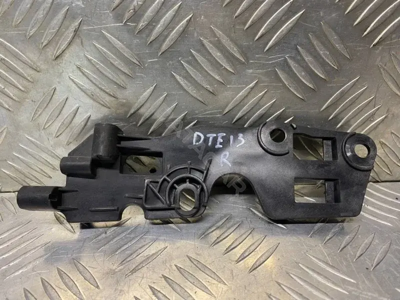 Кронштейн крыла FK7216A128AF